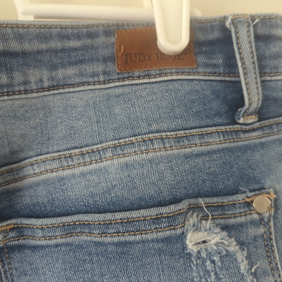 Judy Blue 11/30 distressed boyfriend jeans - Picture 8 of 9